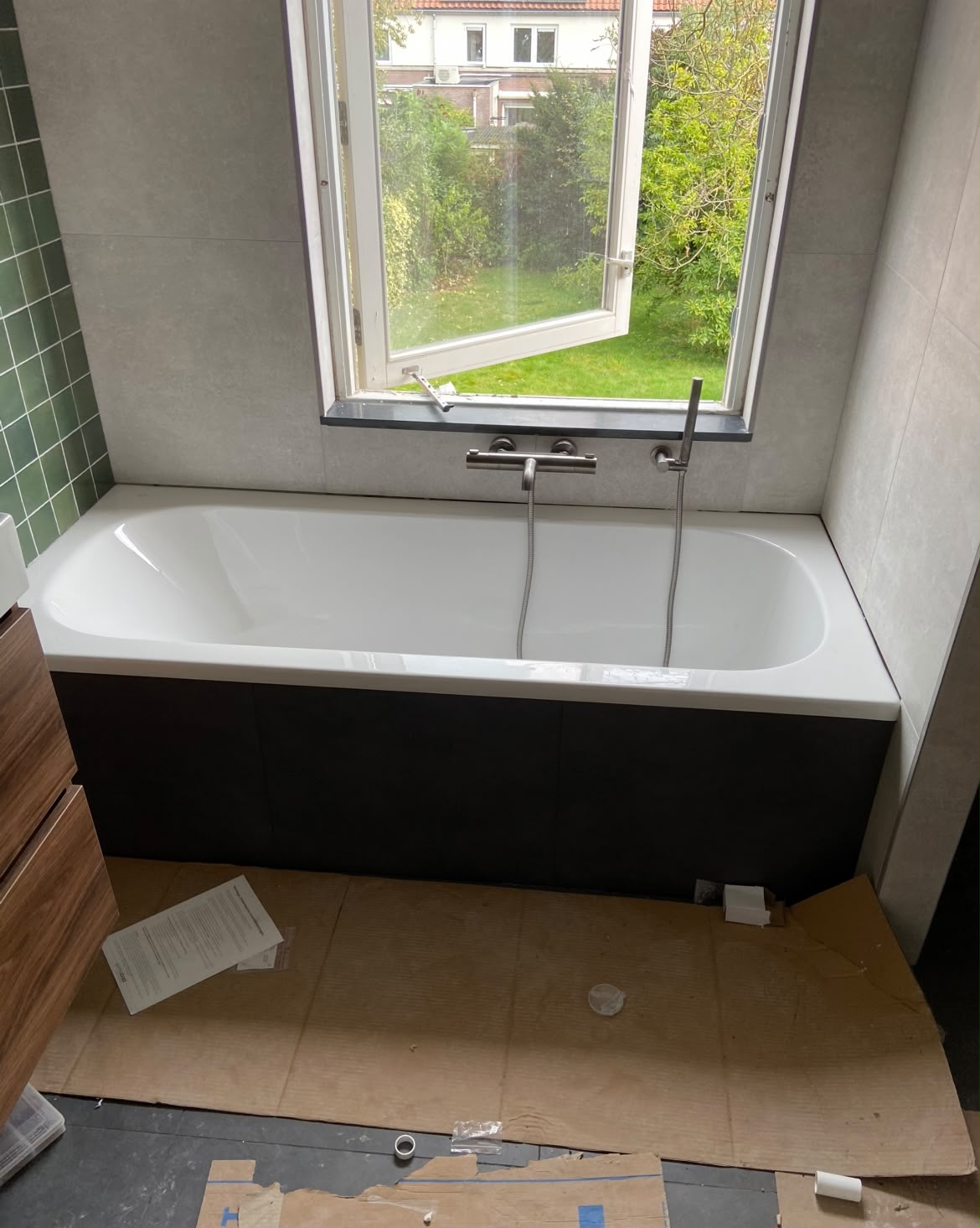 Ingebouwd ligbad met wandkraan